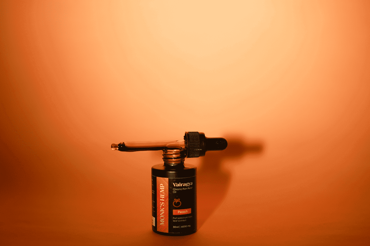 Monk's Hemp Vairagya - The Ultimate Relief CBD Oil (1:1) - PeachCBD + THC OilMonk's Hemp Vairagya CBD Oil - Pain Relief | Peach Flavor