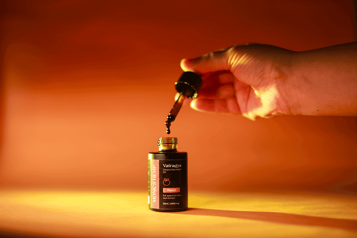 Monk's Hemp Vairagya - The Ultimate Relief CBD Oil (1:1) - PeachCBD + THC OilMonk's Hemp Vairagya CBD Oil - Pain Relief | Peach Flavor