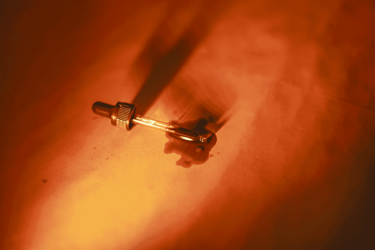 Monk's Hemp Vairagya - The Ultimate Relief CBD Oil (1:1) - Peach.