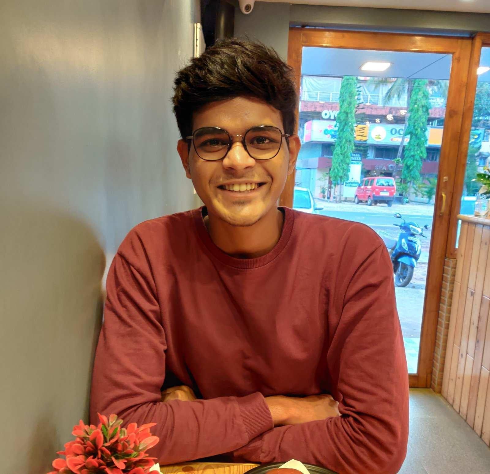 Dr. Tejas Mayenkar (Sports Physiotherapist).